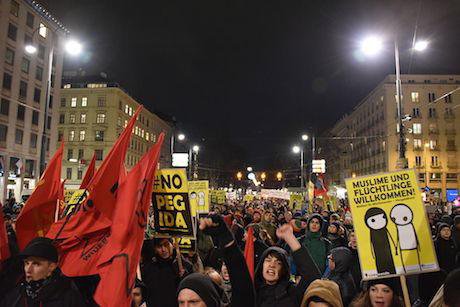 Anti-Pegida march in Vienna, 2015. Christian Michelides/Wikimedia Commons. Some rights reserved.
