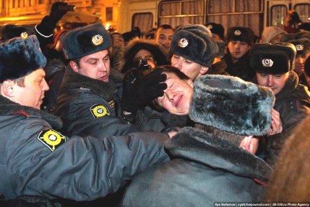 Arresting people at Moscow meetings, Jan 31, 2010