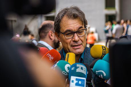 Artur Mas, head of the Catalan government, cast his ballot in the European parliament election. Matthias Oesterle:Demotix. All rights reserved.jpg