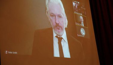 Assange at the Pregrsssive LÑatin AMerican encounter, September 2015_1.jpg