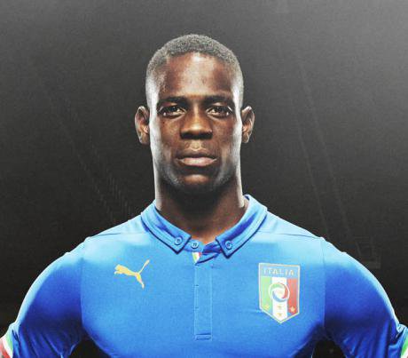 Balotelli_wears_the_2014_Italy_Home_Kit_02_(cropped).jpg
