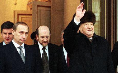 Vladimir Putin with Boris Yeltsin on 31 December 1999. 