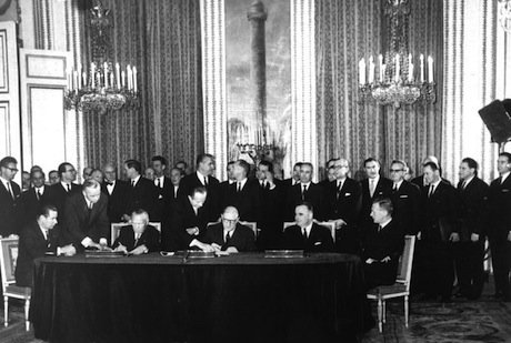 German Chancellor Konrad Adenauer and French President Charles de Gaulle signing the Elysée Treaty on 22 January 1963. Wikimedia Commons/German Federal Archive. Some rights reserved.