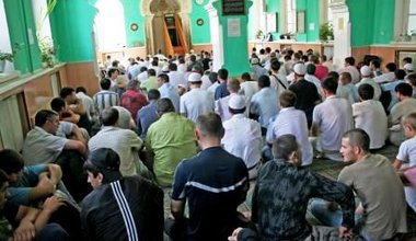 Burnayev mosque prayer