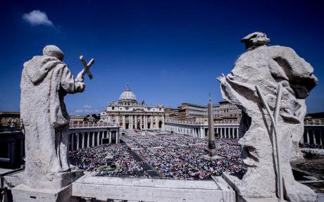 Piazza San Pietro nella città del Vaticano.