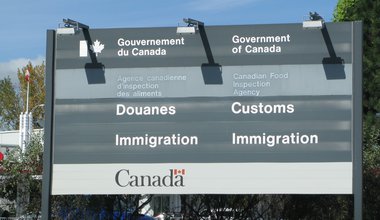 Canadian_Customs_and_Immigration_sign.jpg