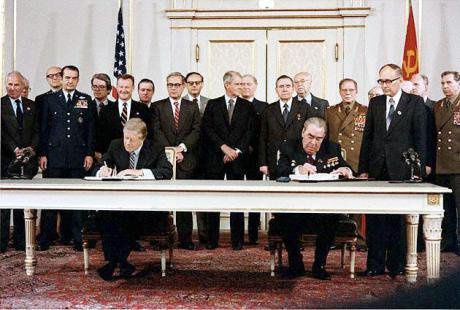 Carter_Brezhnev_sign_SALT_II.jpg