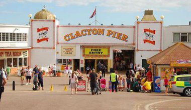 Clacton pier, Pkuczynski, some rights reserved.