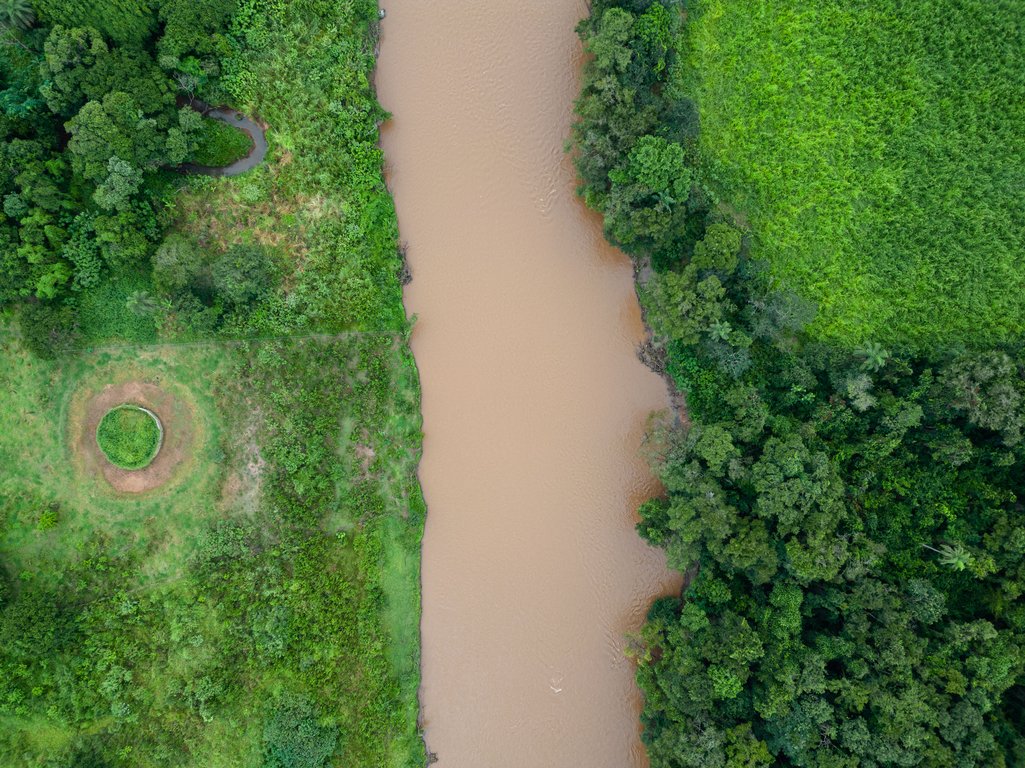 Vista superior del río Paraopeba, São Joaquim de Bicas, Minas Gerais, Brasil