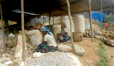 Women artisanal miners near the Kamitunga gold mines.