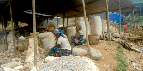 Women artisanal miners near the Kamitunga gold mines.