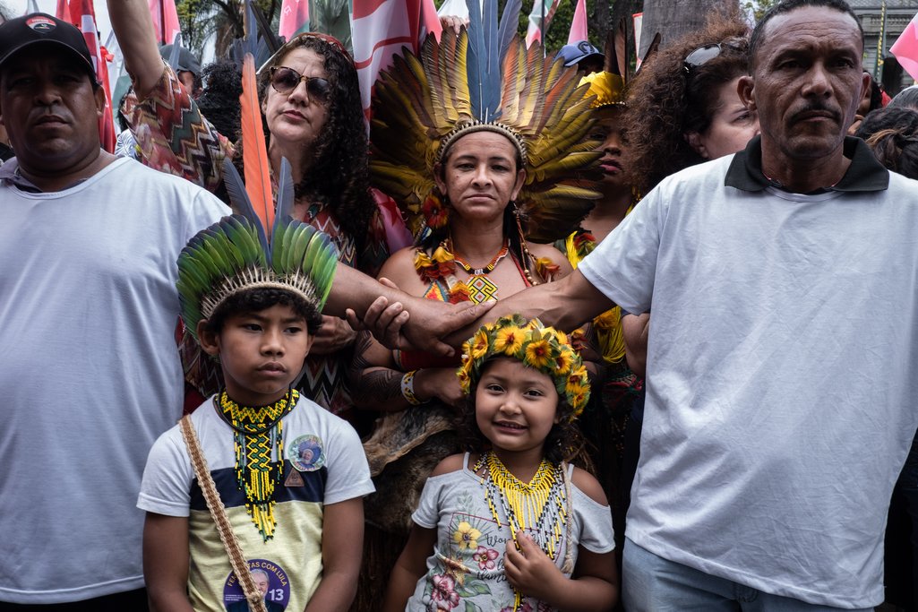 Un grupo de indigenas Pataxó durante un mitin de la campaña de Lula en octubre de 2022