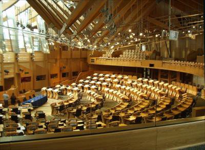 Debating_chamber,_Scottish_Parliament_(31-05-2006).jpg