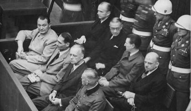 Defendants_in_the_dock_at_the_Nuremberg_Trials.jpg