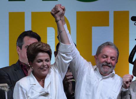 Dilma_reeleita_com_Lula.jpg