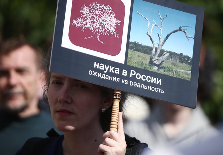 ‘Science in Russia: expectation vs reality’ reads this placard at a protest in support of higher education
