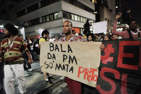 Em-Sao-Paulo-ato-pede-o-fim-do-exterminio-do-povo-negro-foto-Oswaldo-Corneti-Fotos-Publicas201408220015.jpg