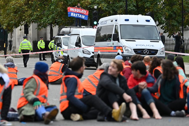 Insulate Britain Members Jailed After Vowing To Keep Protesting   GettyImages 1236338733.max 760x504 