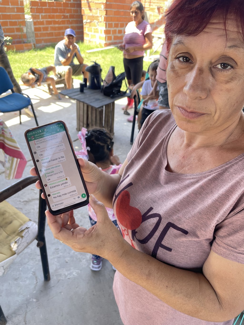 Griselda Burgueño shows WhatsApp messages announcing food has finished in one of the Polo Obrero’s common pots in Villa Unión