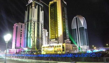 Яркий свет комплекса «Грозный-Сити». Ситуация с правами человека в Чечне – не столь светлая.