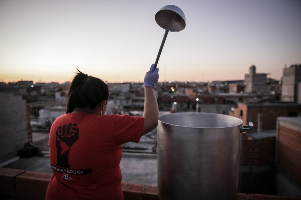 mujer espalda cocinera cucharón ciudad Buenos Aires alimento
