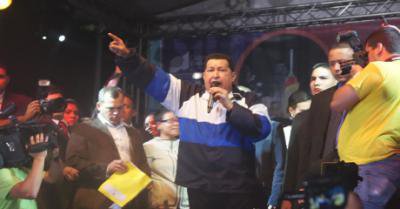 Hugo Chávez en su inesperada visita a la Plaza de los Museos y el evento "Venezuela Potencia Tecnológica"