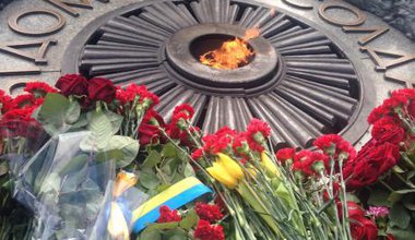 Flowers and flags left at a monument to the war dead at Park Vechnoi Slavy 