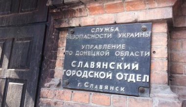 Slovyansk's infamous SBU building where prisoners were held by DNR militia.