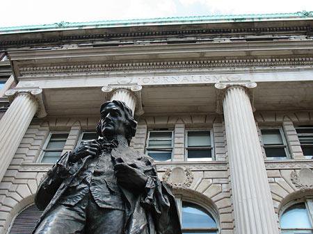 Statue of Thomas Jefferson in front of Pulitzer Hall.