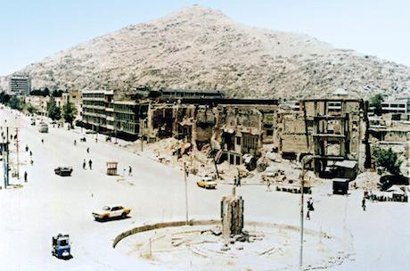 Kabul_during_civial_war_of_fundamentalists_1993-2.jpg