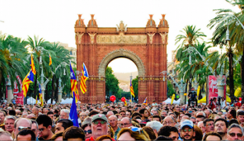Manifestación Junts per Si en el Arco del Triunfo en Barcelona. August 2015. SBA73. Flickr. Todos derechos reservados..png