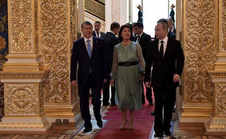Meeting_Vladimir_Putin,_Raisa_Atambayeva,_Almazbek_Atambayev.jpg