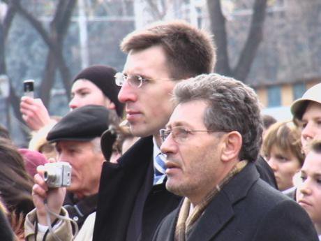 Mihai_Ghimpu_(front)_and_Dorin_Chirtoacă_(back).jpg