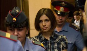 Nadezhda_Tolokonnikova_(Pussy_Riot)_at_the_Moscow_Tagansky_District_Court_-_Denis_Bochkarev.jpg