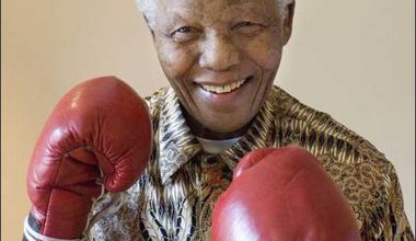 Nelson-Mandela-Boxing-Gloves.jpg