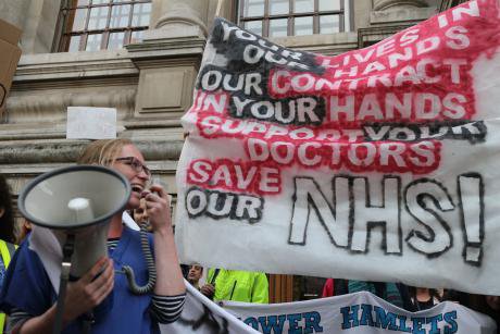 Not_Safe_-_Not_fair_protest_by_doctors,_junior_doctors_and_medical_students_in_central_London_28th_September_2015___8._c._Steve_Eason_0.jpg