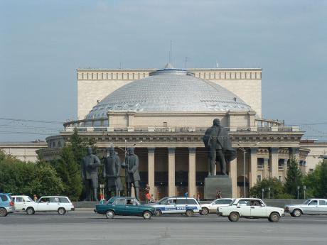 Novosibirsk_opera_house.jpg