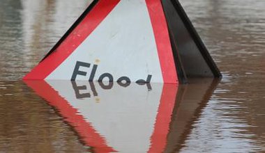 Overwhelmed_Flood_sign,_Upton-upon-Severn.jpg