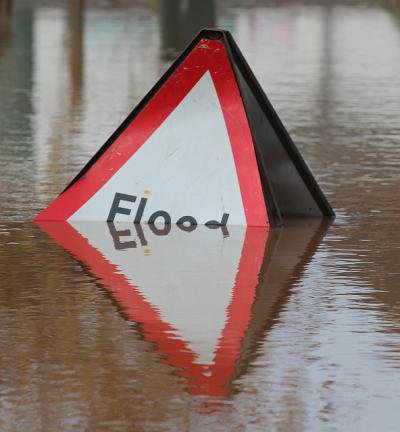Overwhelmed_Flood_sign,_Upton-upon-Severn.jpg