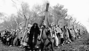 Women's peace protests - RAF Greenham Common air base, 1982