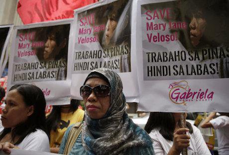 Protesters appeal to Indonesia to spare Mary Jane Veloso, Philippines 2015. B. Marquez/AP/PA Images. All rights reserved.