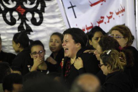 Relatives cry at the church blast victims&#39; funeral in Tanta city