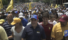 Manifestantes en una marcha contra el presidente venezolano Nicolás Maduro, en Caracas el 19 de abril de 2017. NurPhoto / SIPA U