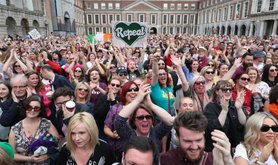Voters celebrate the referendum result in Dublin, on 26 May 2018.