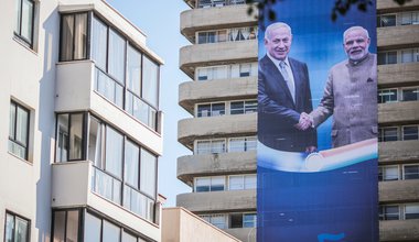 Israeli election banner of Benjamin Netanyahu shaking hands with Narendra Modi, 11 September 2019