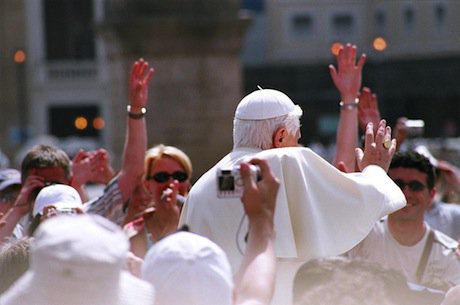 Pope Benedict XVI in a crowd in Saint Peter&#39;s square. Wikimedia Commons/dgodin. Some rights reserved.