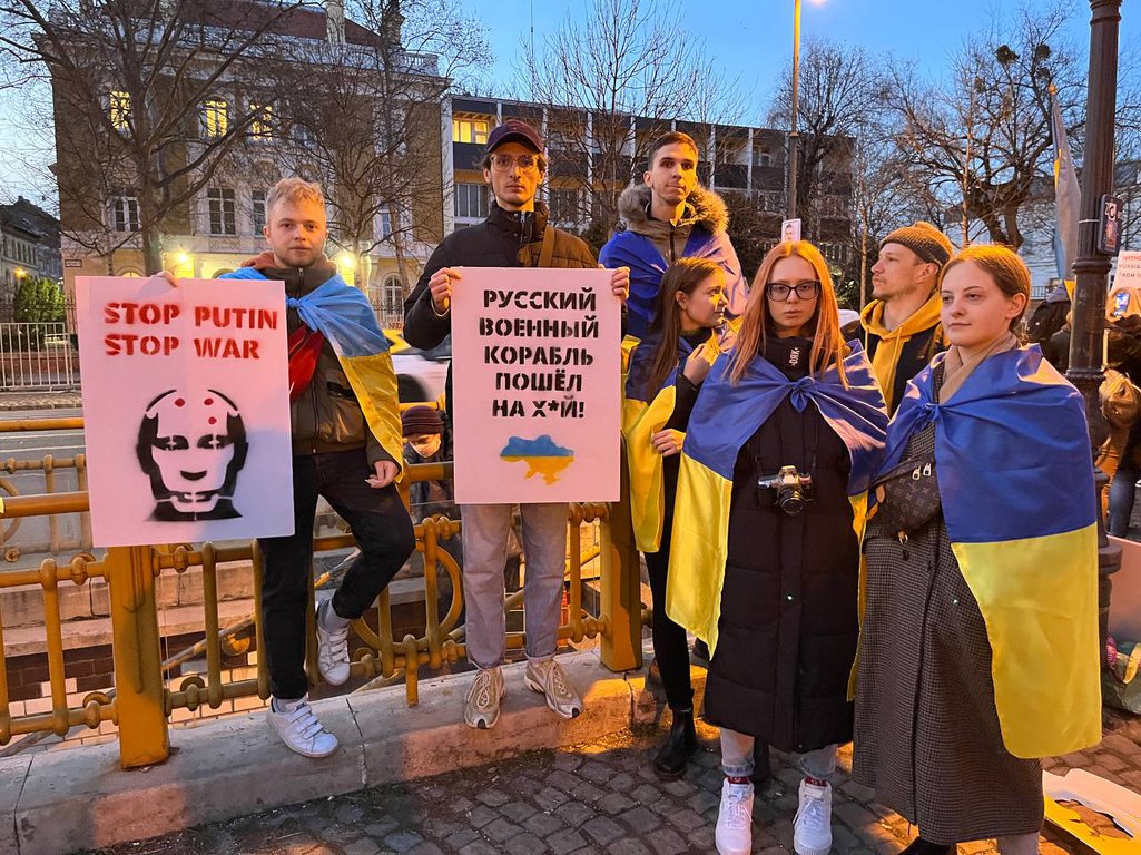 Ukrainians in Budapest demonstrate against Russia's invasion