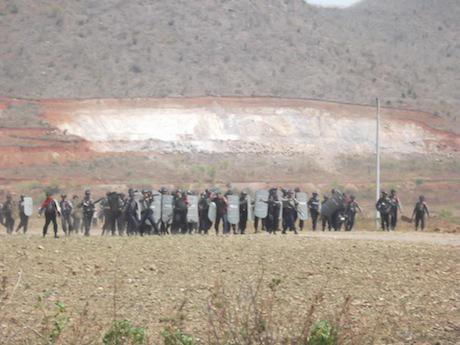 Police violently evict farmers working near Letpadaung copper mine in 2013. Flickr/Han Win Aung. Some rights reserved.