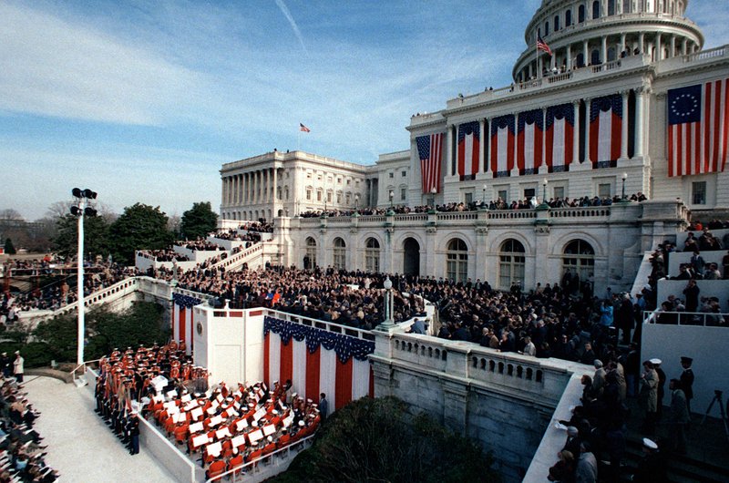 President_Ronald_Reagan_delivers_his_inaugural_address.jpg