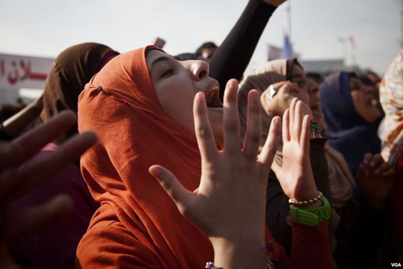Protesters_in_Tahrir_Square_calling_for_the_Muslim_Brotherhood_to_leave_government_-_30-Nov-2012.jpg